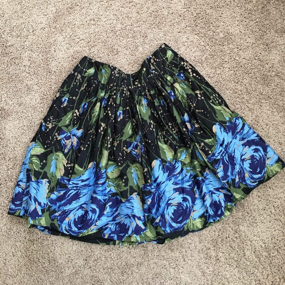 Stunning Loft skirt🌸😍😍